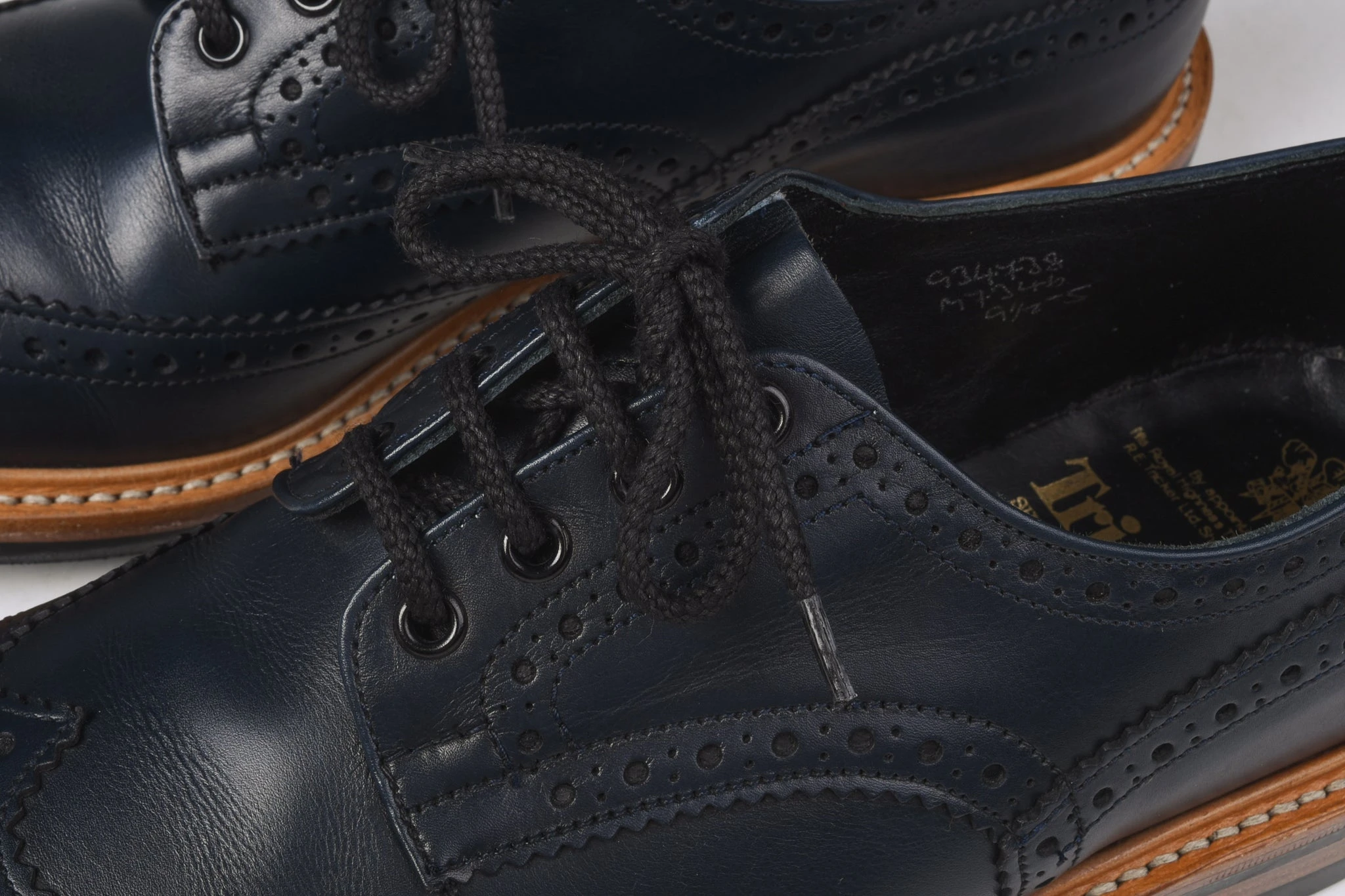 USED TRICKER'S BOURTON BROGUES - NAVY ANILINE 8 USED TRICKER'S BOURTON BROGUES - NAVY ANILINE - Image 6