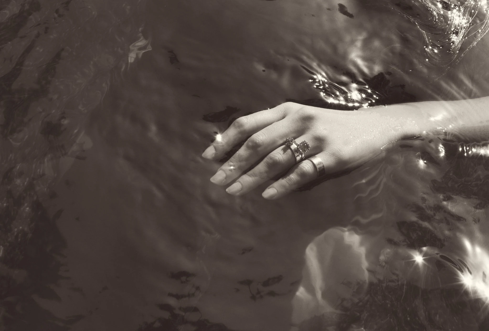 MEREWIF LUCINDA RING STERLING SILVER - GREEN SAPPHIRE 4 MEREWIF LUCINDA RING STERLING SILVER - GREEN SAPPHIRE - Image 2